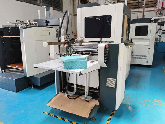 वाइन कस्टम बॉक्स मेकिंग मशीन 0.08mm 4290KG कपड़ों की मोमबत्ती के लिए