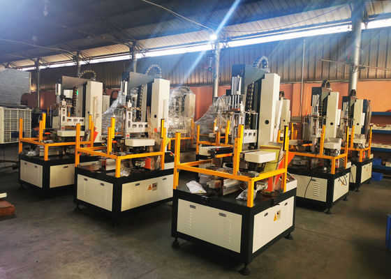 उपहार आभूषण बॉक्स के लिए अर्ध स्वचालित 950 किग्रा कठोर बॉक्स बनाने की मशीन 30 पीसी / मिनट
