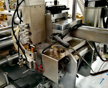 गिफ्ट पेपर ग्लूइंग मशीन आईएसओ 9 001 बॉक्स पोजिशनिंग कठोर बॉक्स के लिए पेस्टिंग: