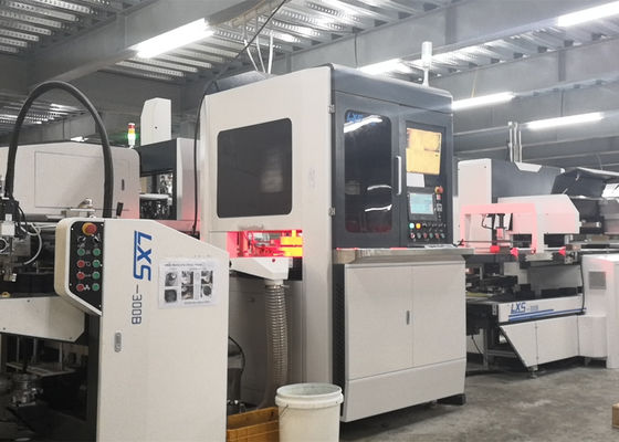 पूरी तरह से स्वचालित कठोर कागज चॉकलेट बॉक्स मशीन Cardbaord आकार 750X450mm
