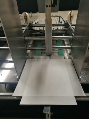 कठोर बॉक्स और विशेष आकार के बक्से के लिए बॉक्स कॉर्नर पेस्टिंग मशीन के लिए स्वचालित प्लास्टिक टेप