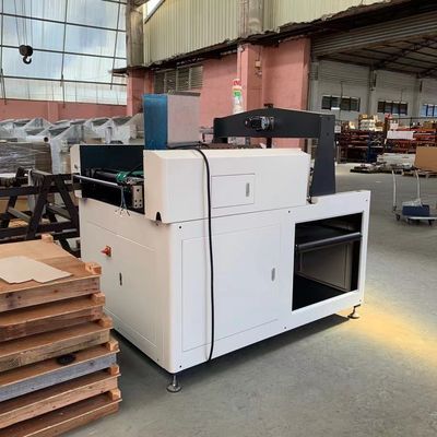 कार्डबोर्ड बॉक्स बनाने की मशीन के लिए स्पीड 70 पीसी प्रति मिनट के साथ गिफ्ट बॉक्स कॉर्नर मशीन चिपकाना