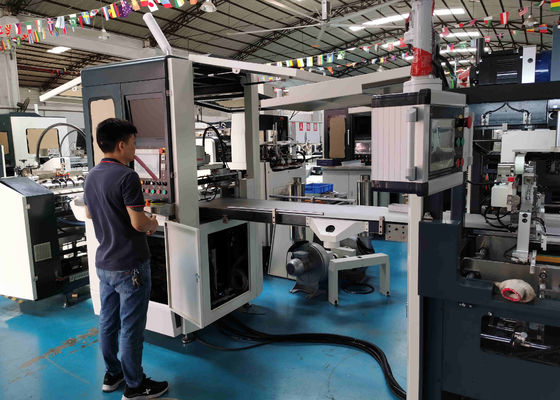 L80XW70mm पैकेजिंग बॉक्स निर्माण मशीन 15 पीसी / मिनट स्मार्ट हाई स्पीड