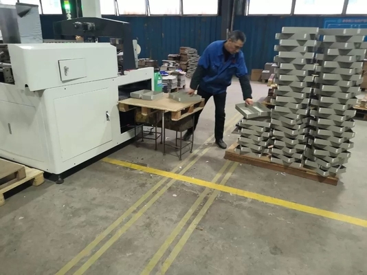 स्वचालित आसान संचालन उच्च गति उपहार और शराब और घड़ी कठोर बॉक्स कोने चिपकाने की मशीन